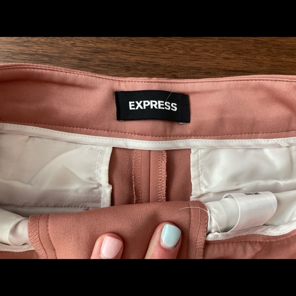 Express Shorts - Picture 4 of 4